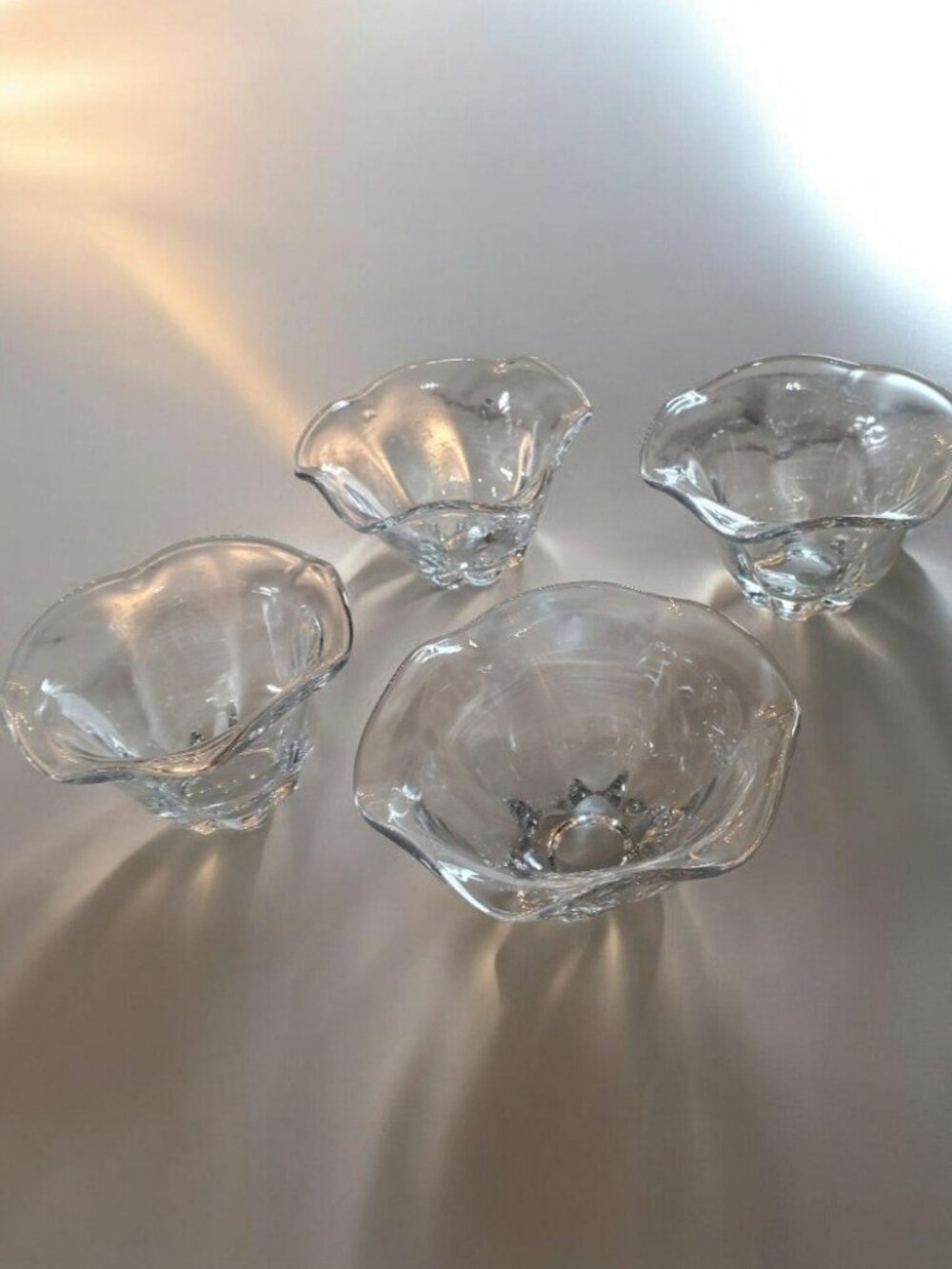 Vintage Set Of 4 Scalloped Glass Dessert Bowls